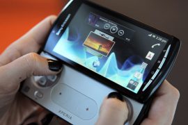 Xperia PLAY Gets Official ICS Beta from Sony