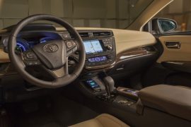 Toyota’s Avalon is first car with Qi wireless charging console, can be the costliest accessory for your Nexus 4