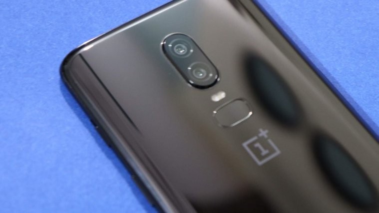 OnePlus 6 Android Q update