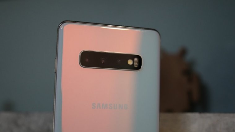 Samsung Galaxy S10 Plus night mode May update