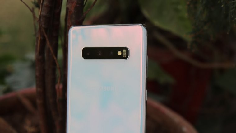 Samsung Galaxy S10 Plus software update page