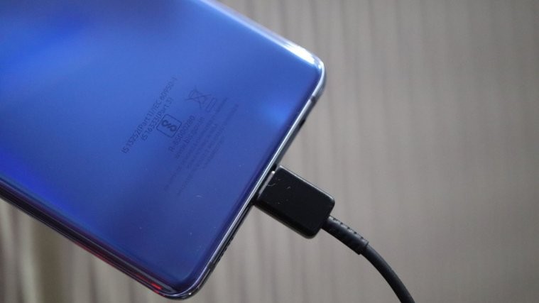 Galaxy S10 not charging problem