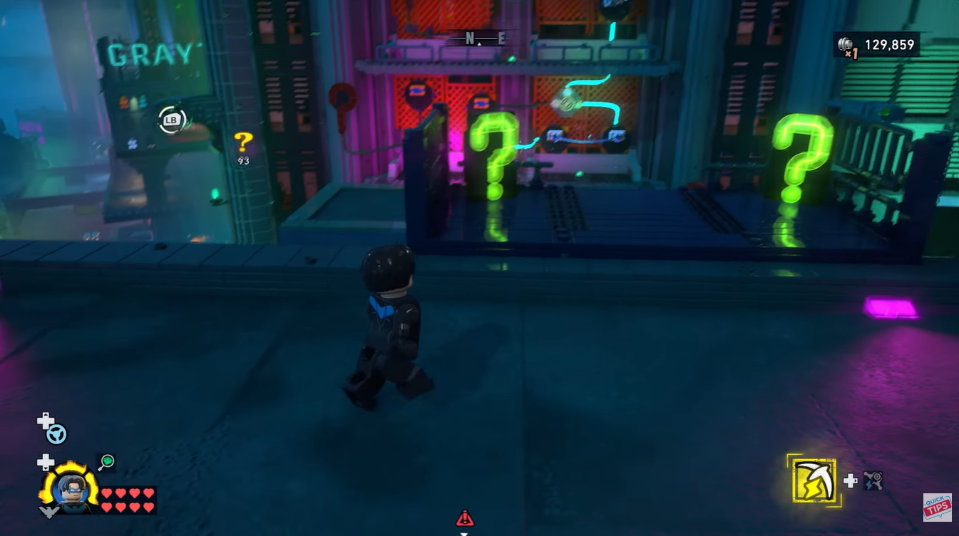 Nightwing standing on a roff in Gotham City in LEGO Batman: Legacy of the Dark Knight 